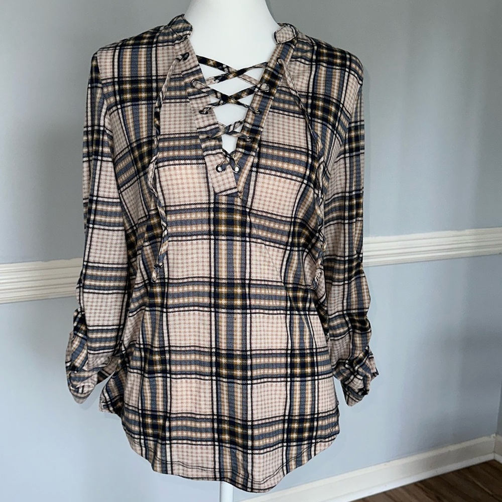 Buckle Daytrip brand blue/tan plaid long sleeve top